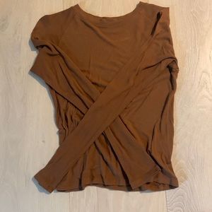 Brown long sleeve top size xs. I want to sell because I don’t wear it as much